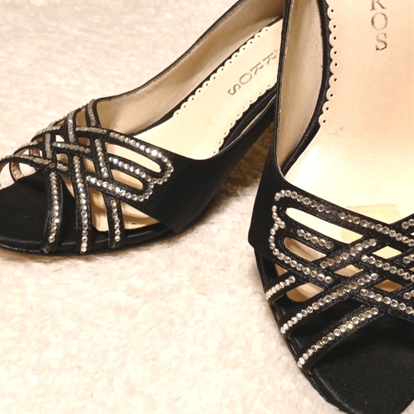 CAPARROS EVENING PUMPS - Picture 2 of 5